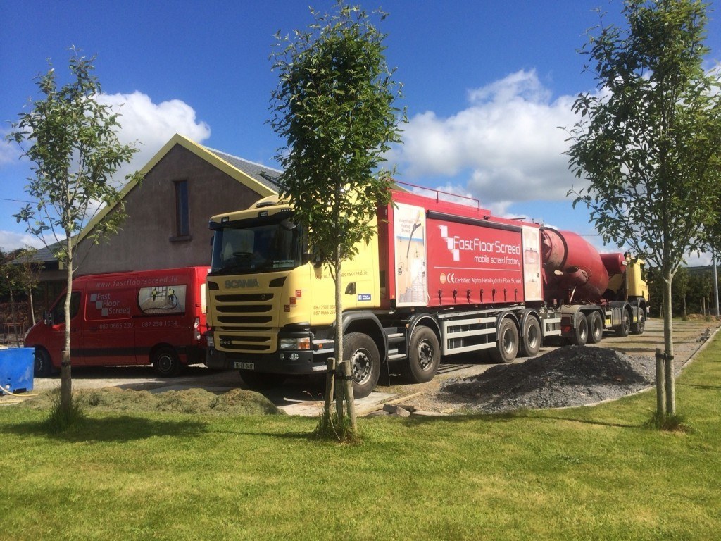 The Fast Floor Screed Mobile Screed Factory carries our Sudanit 280 Alpha Hemihydrate binder, sand & aggregates and water in separate compartments