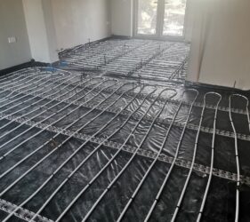 at castleoaks carlow_UFH prep for alpha screed_fast Floor Screed ltd